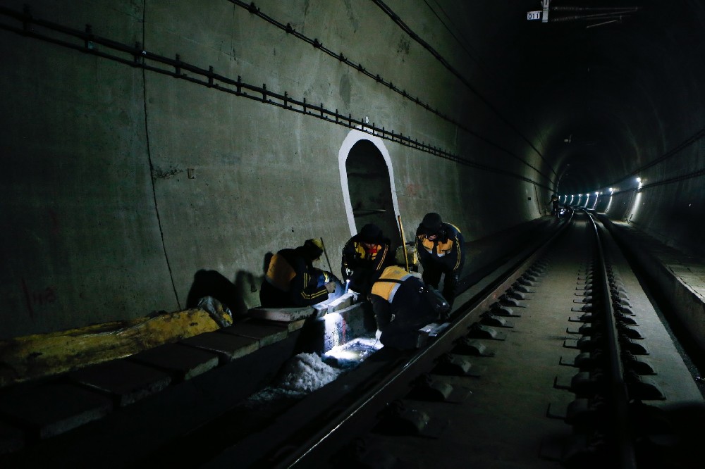 舟山铁路运营隧道病害现状